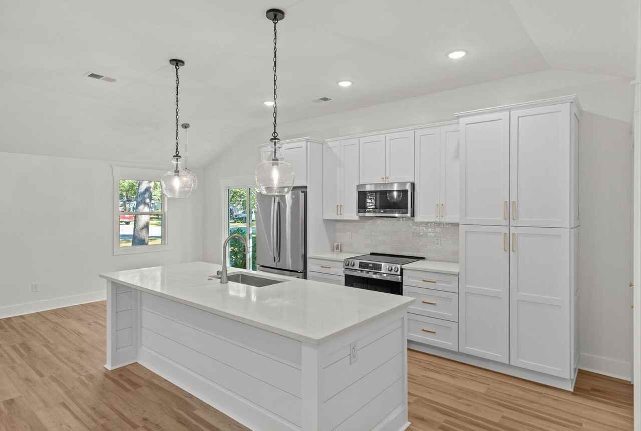 331 Sparrow Dr - Photo 4 of 35