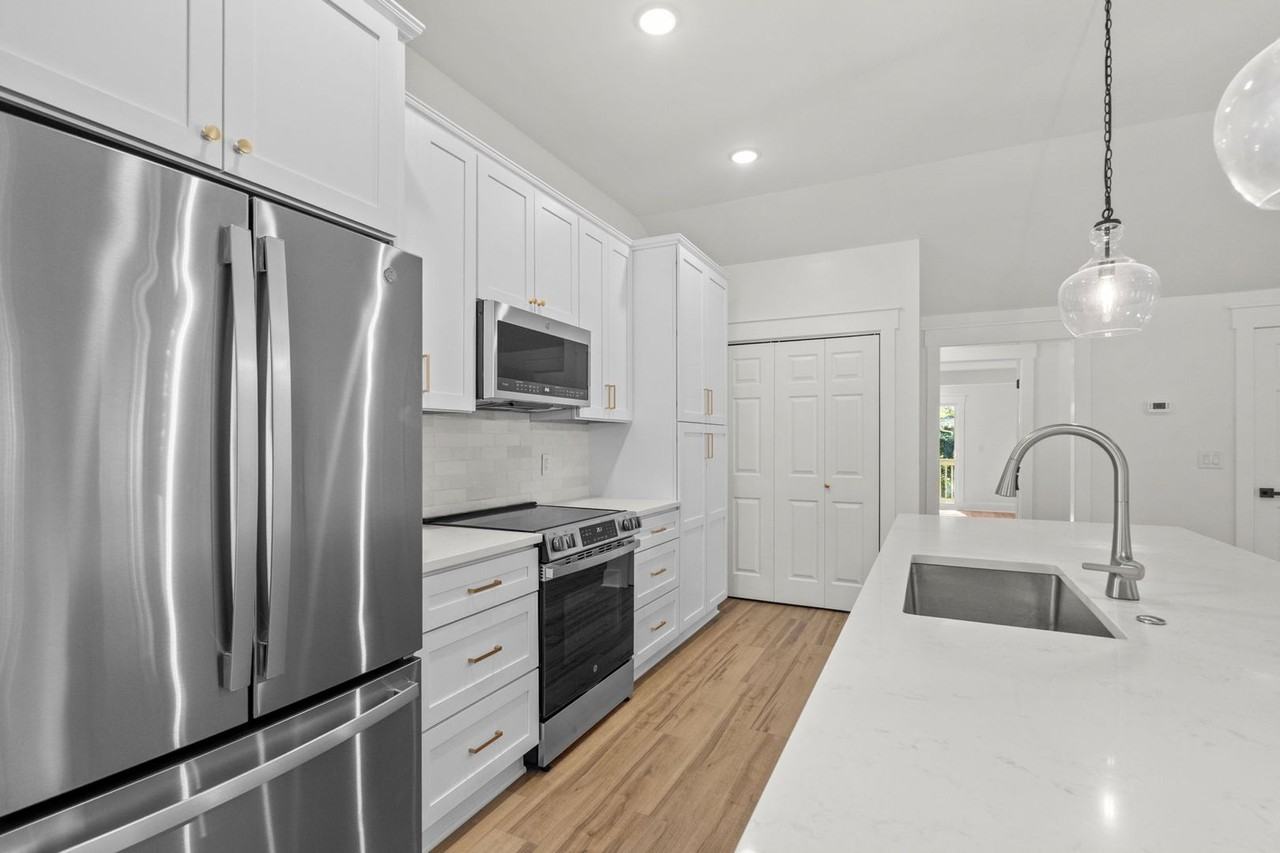 331 Sparrow Dr - Photo 6 of 35