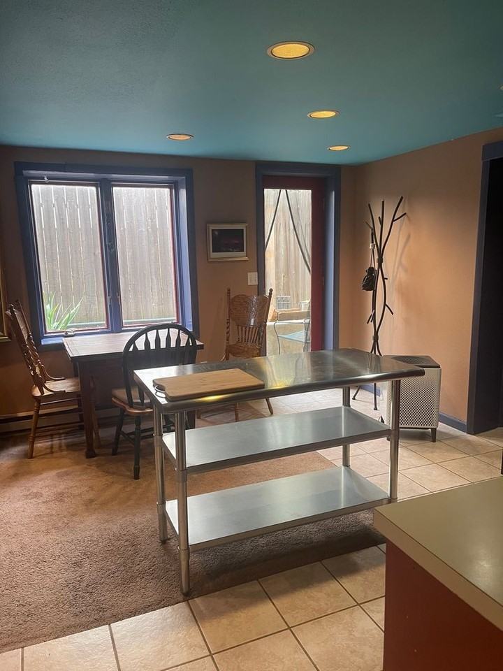 1140 Lehigh St - Photo 5 of 28