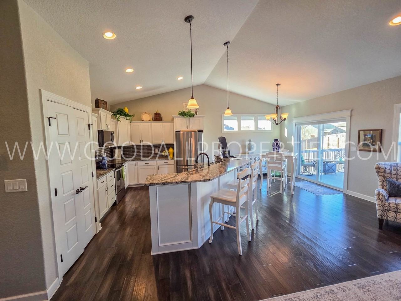 412 Timberview Dr - Photo 2 of 22