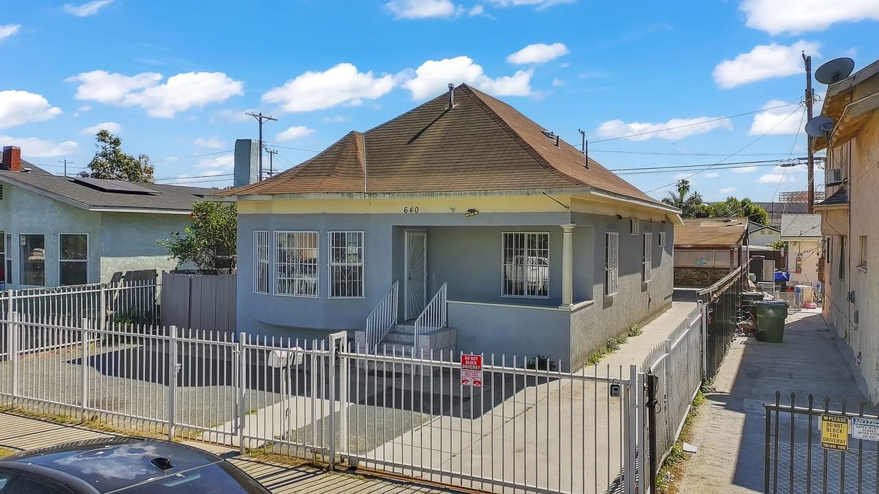 640 E 54th St - Photo 2 of 23