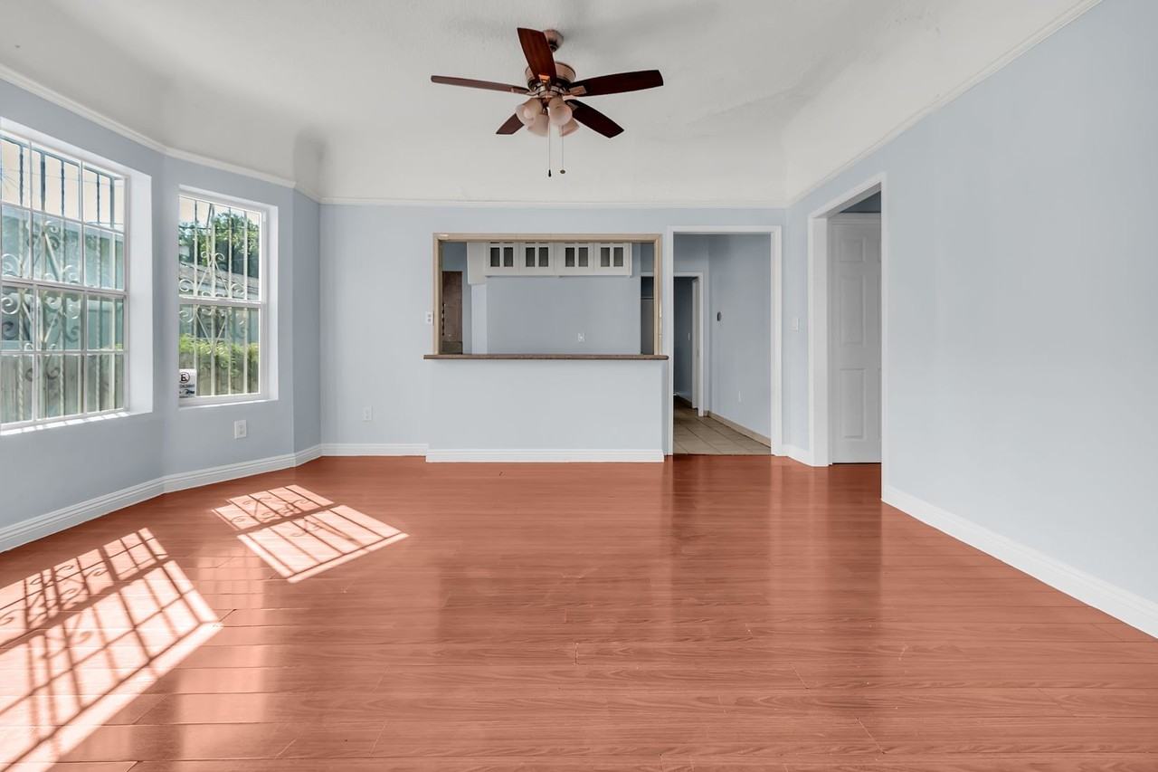 640 E 54th St - Photo 3 of 23