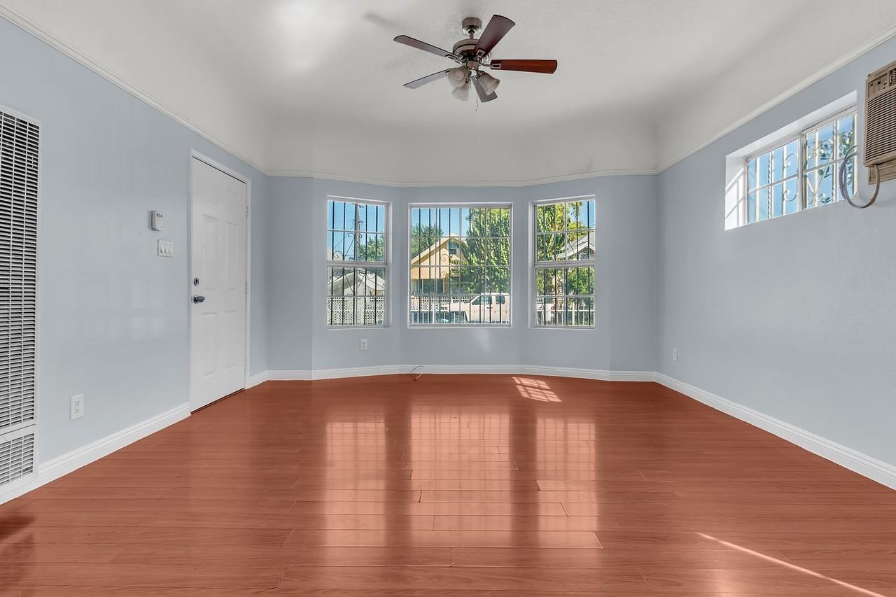 640 E 54th St - Photo 6 of 23