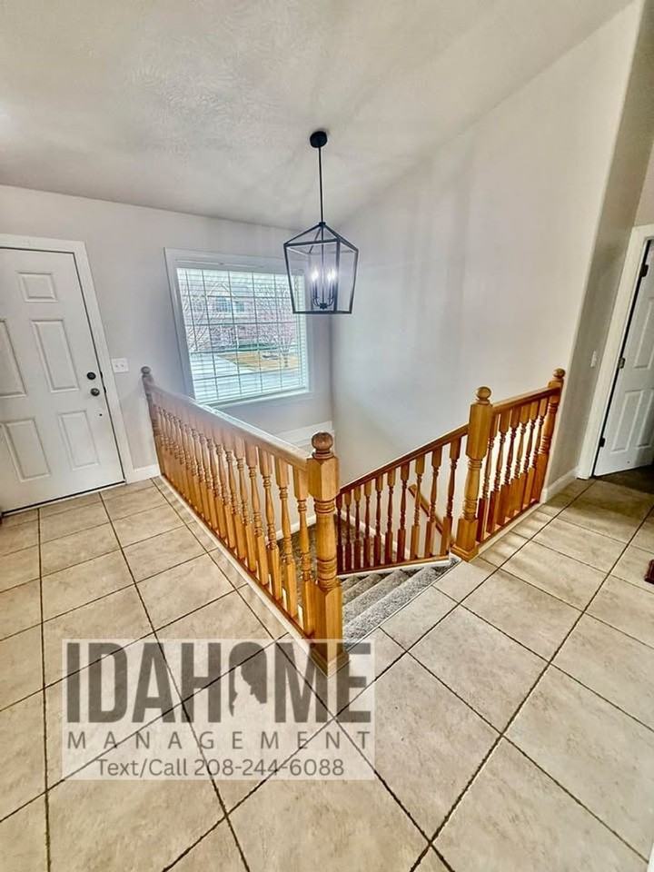 2049 Sunrise Way - Photo 2 of 26