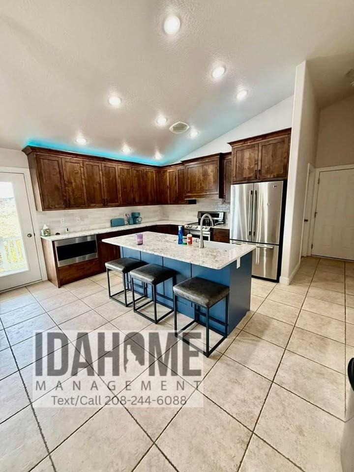 2049 Sunrise Way - Photo 3 of 26