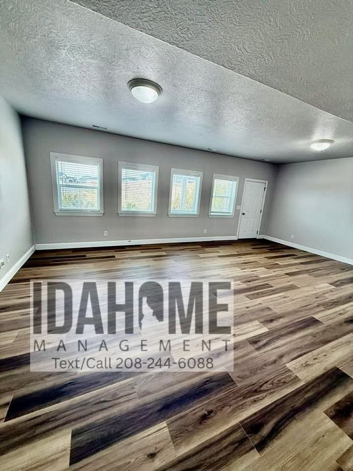 2049 Sunrise Way - Photo 7 of 26