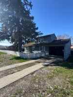 featured image of 907 N Delphine St