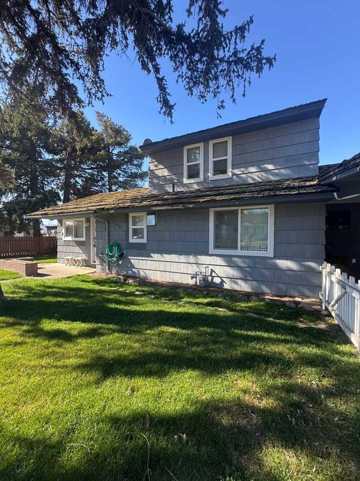 907 N Delphine St - Photo 2 of 28