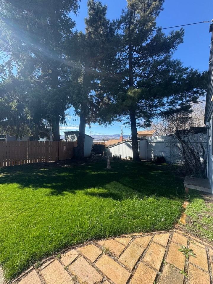 907 N Delphine St - Photo 6 of 28