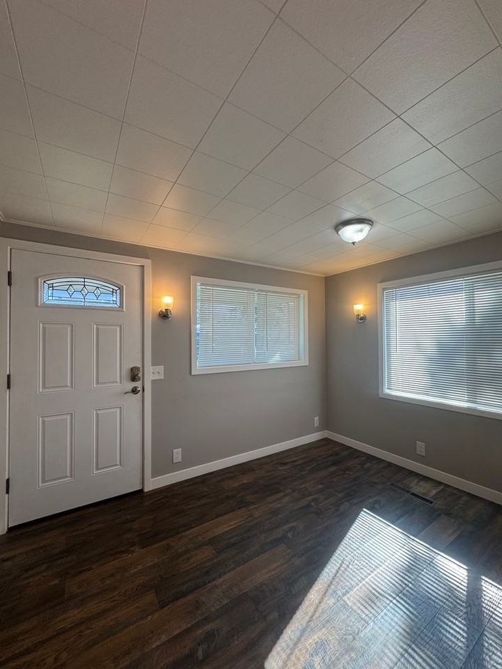 907 N Delphine St - Photo 7 of 28