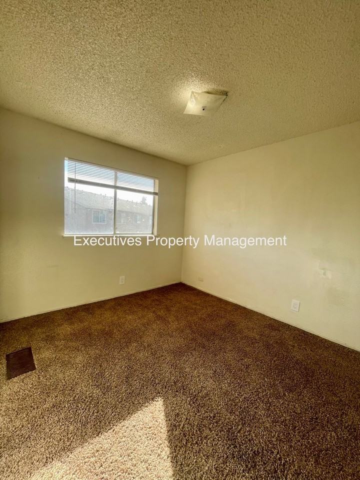 Determine Dr - Photo 6 of 18