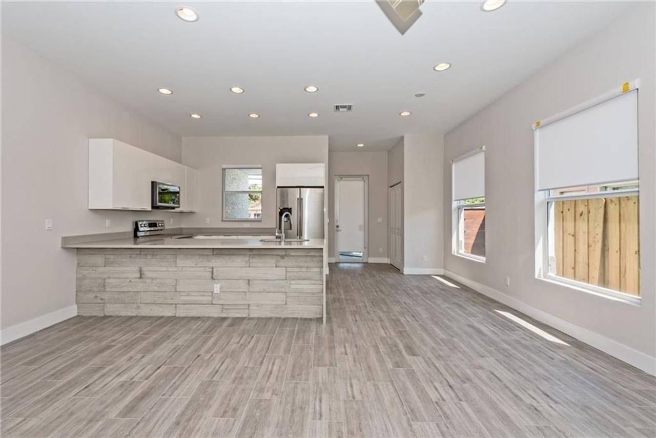 1105 Ne 2nd Ave - Photo 4 of 18