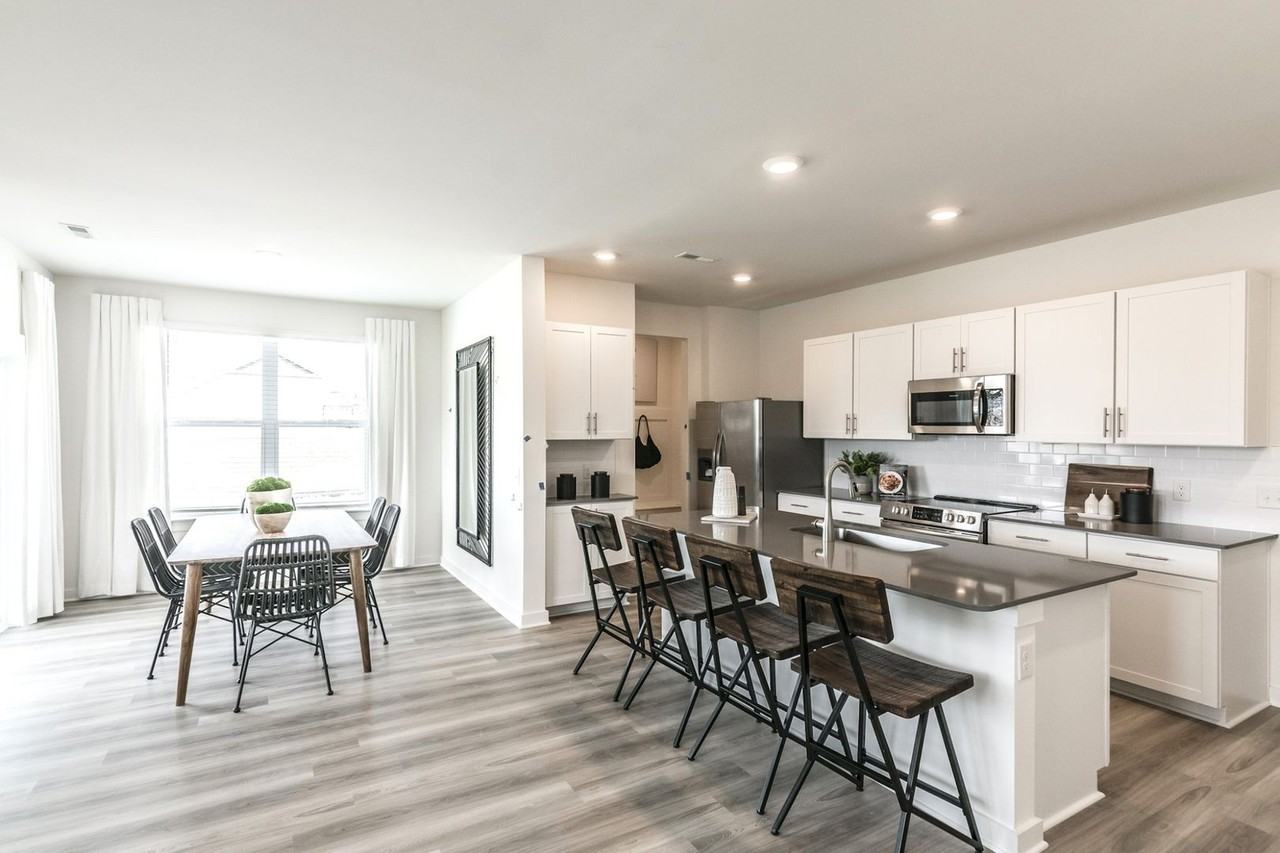 4042 Keeley Dr - Photo 3 of 19