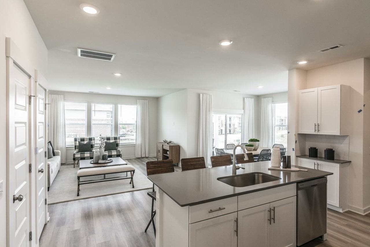 4042 Keeley Dr - Photo 4 of 19