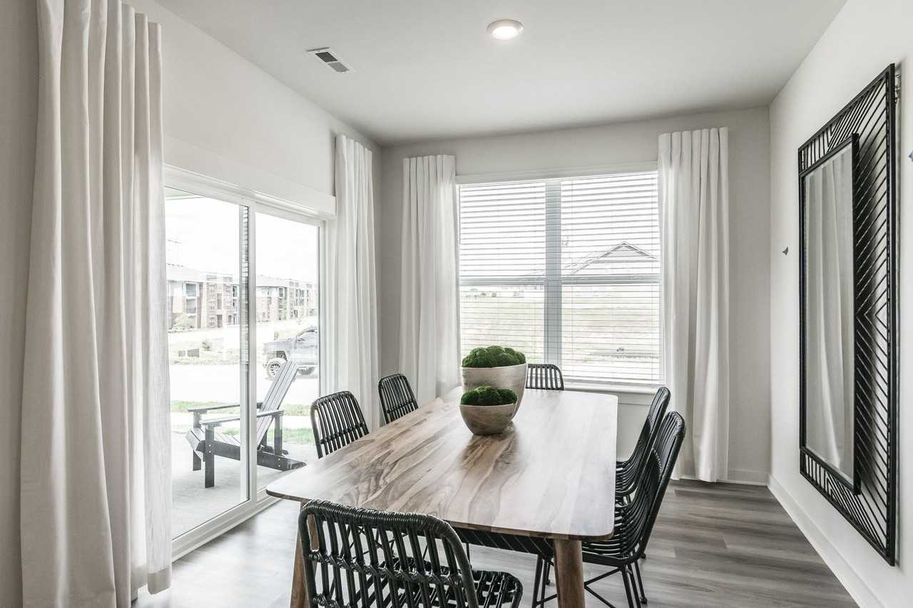 4042 Keeley Dr - Photo 5 of 19