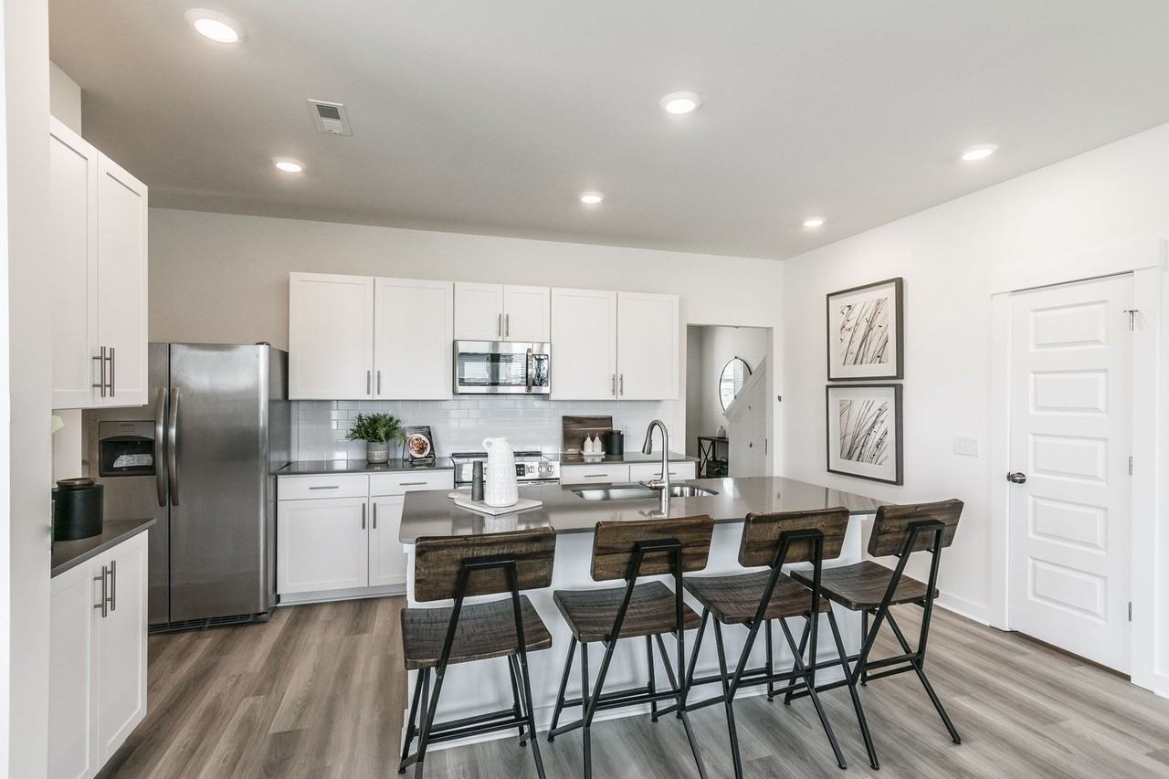 4042 Keeley Dr - Photo 6 of 19