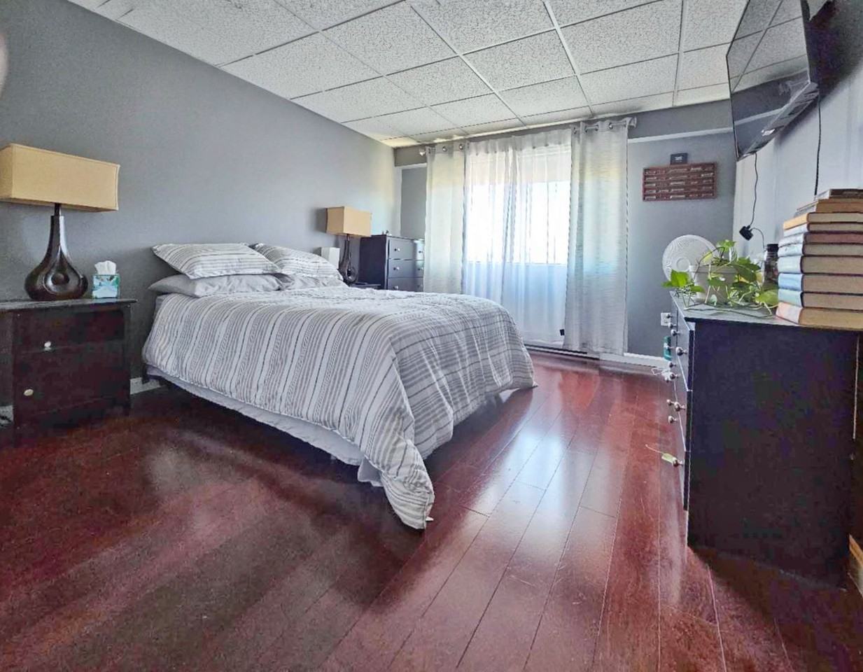 111 Foster St - Photo 4 of 7