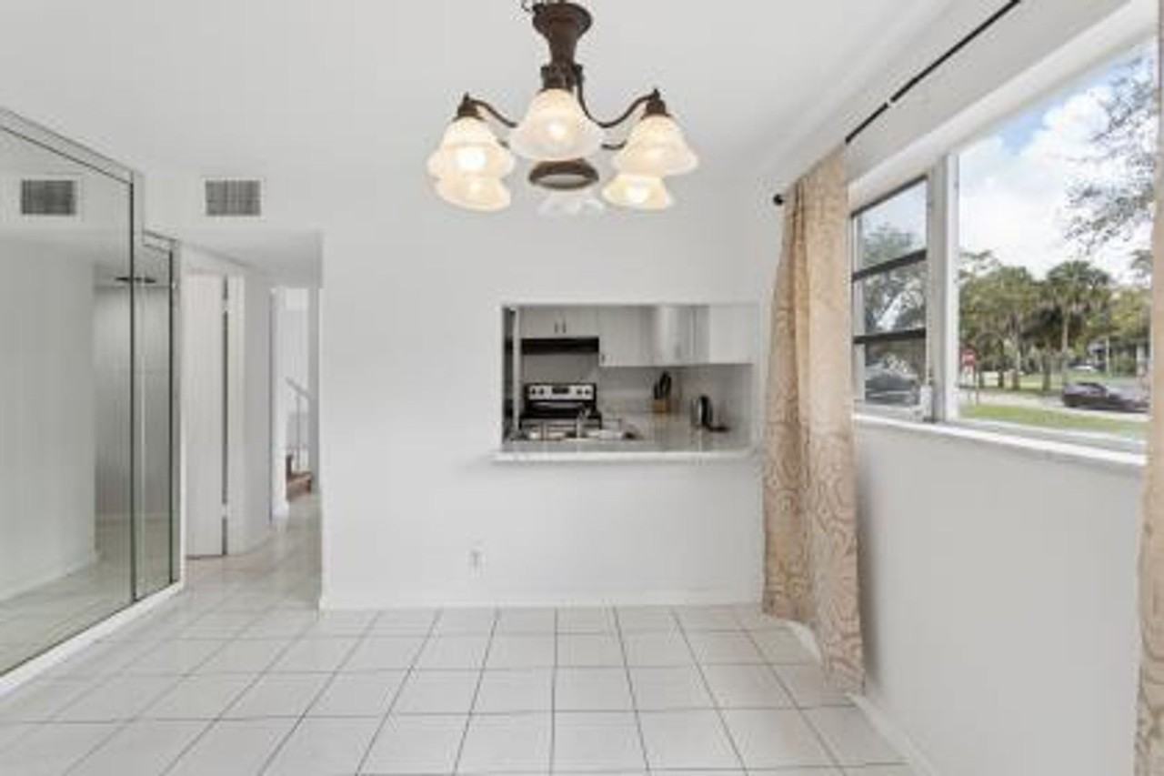 8027 Lagos De Campo Blvd ## A4 - Photo 4 of 12