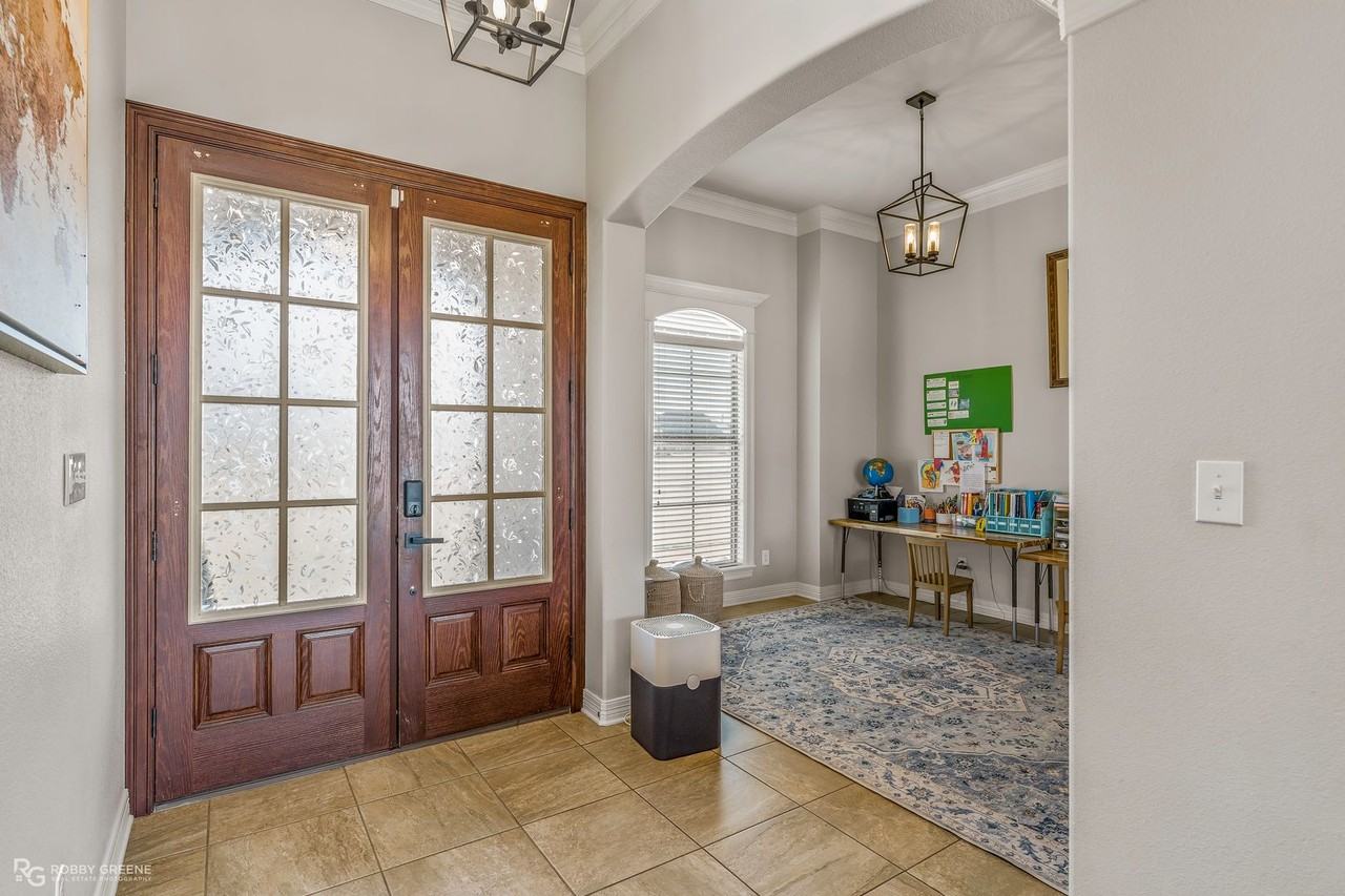 1047 Spanish Moss Cir - Photo 2 of 30