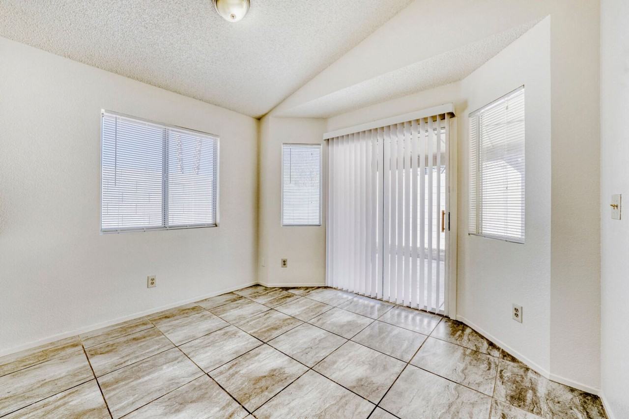 6472 Burlwood Way - Photo 7 of 17