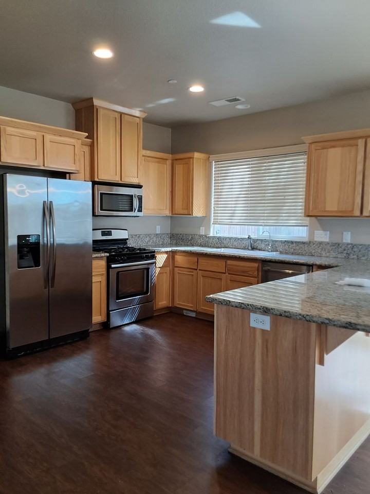 2204 Estes Rd - Photo 4 of 29