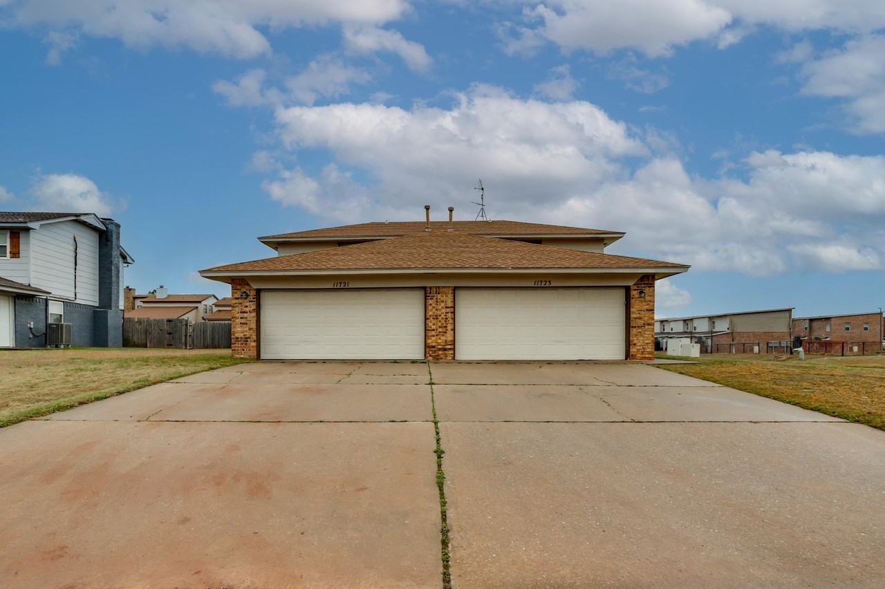 11723 N Francis Ave - Photo 2 of 40