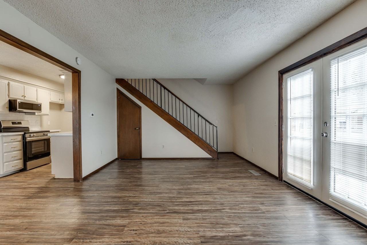 11723 N Francis Ave - Photo 7 of 40