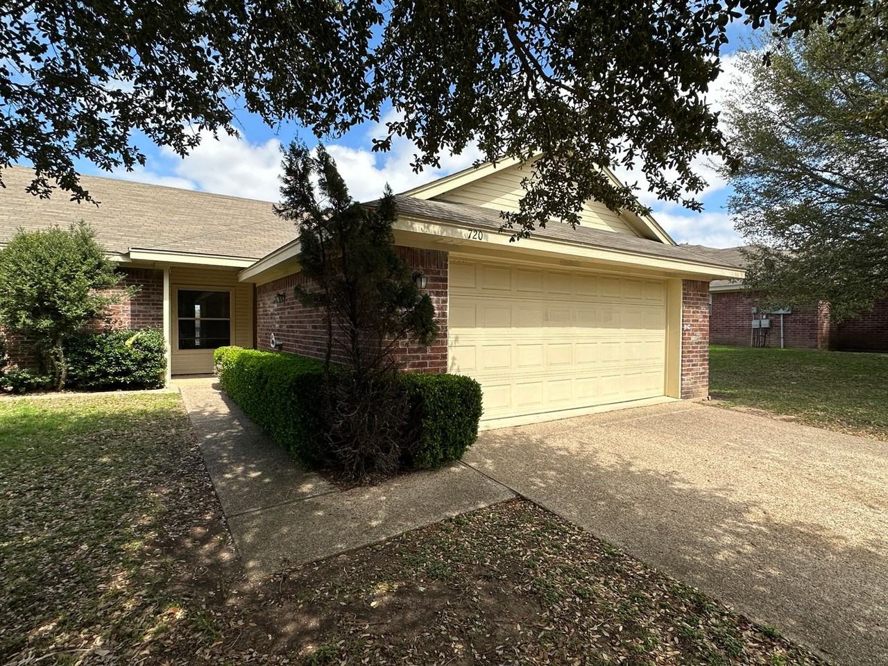 720 Park Meadows Dr - Photo 2 of 12