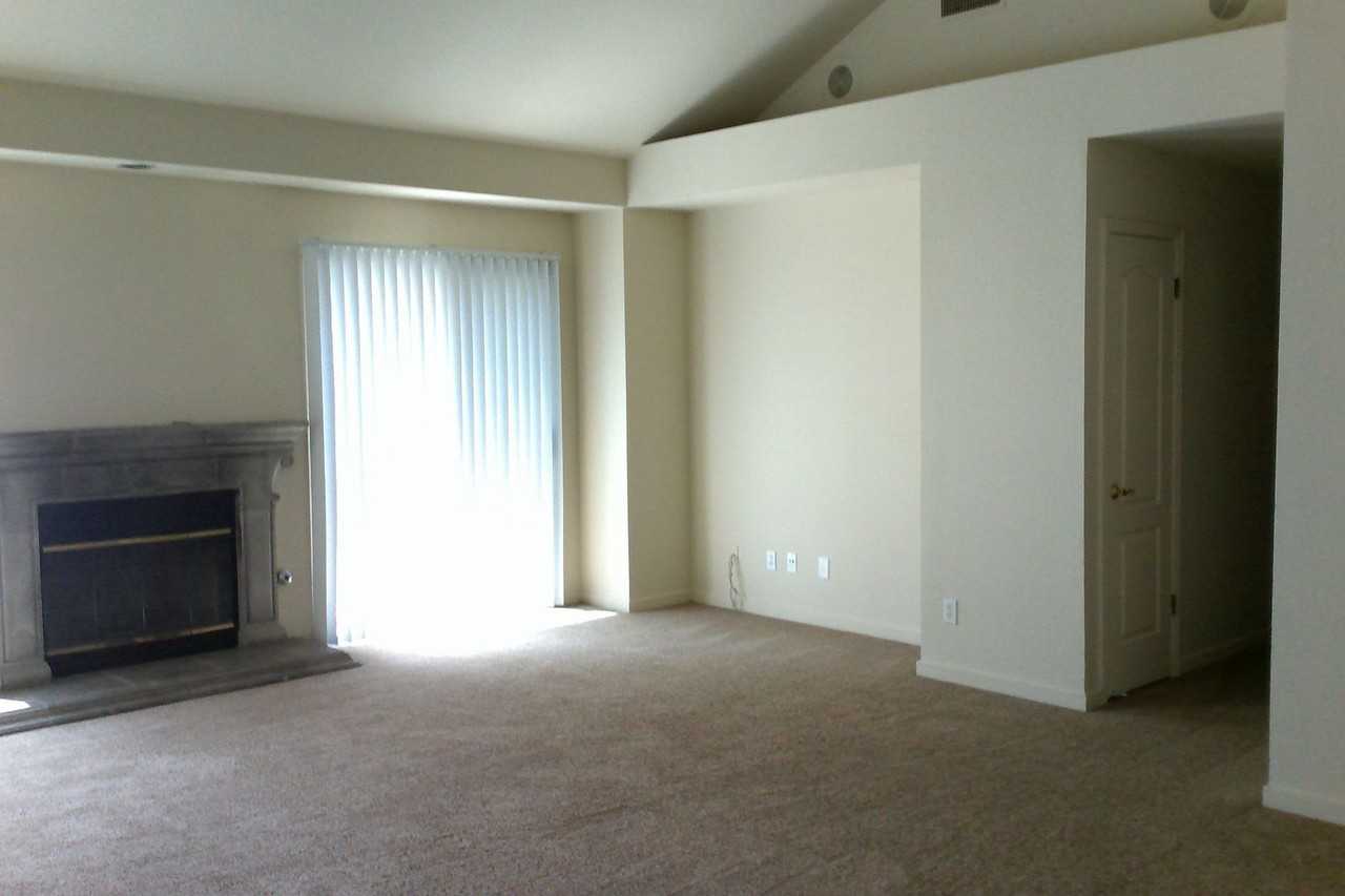 483 E Newport Dr - Photo 3 of 13