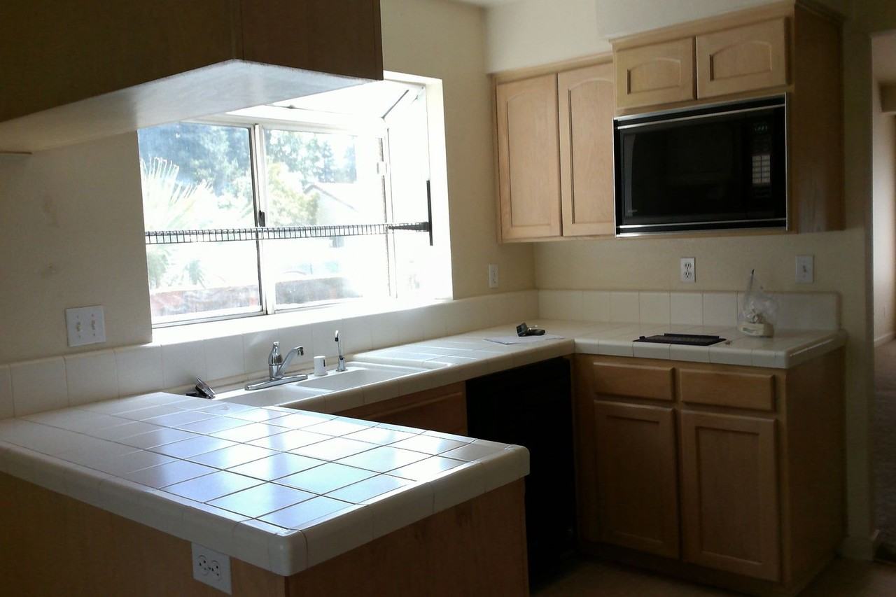 483 E Newport Dr - Photo 4 of 13