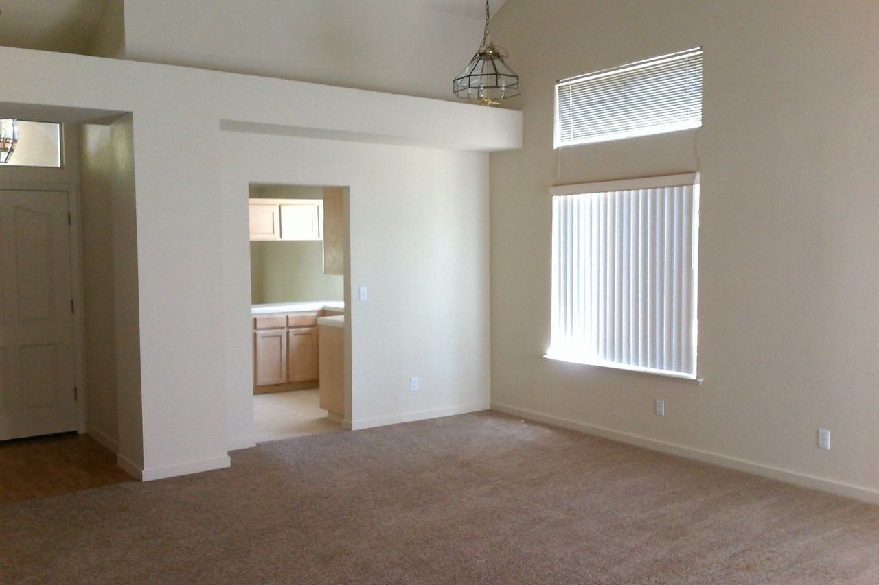 483 E Newport Dr - Photo 6 of 13