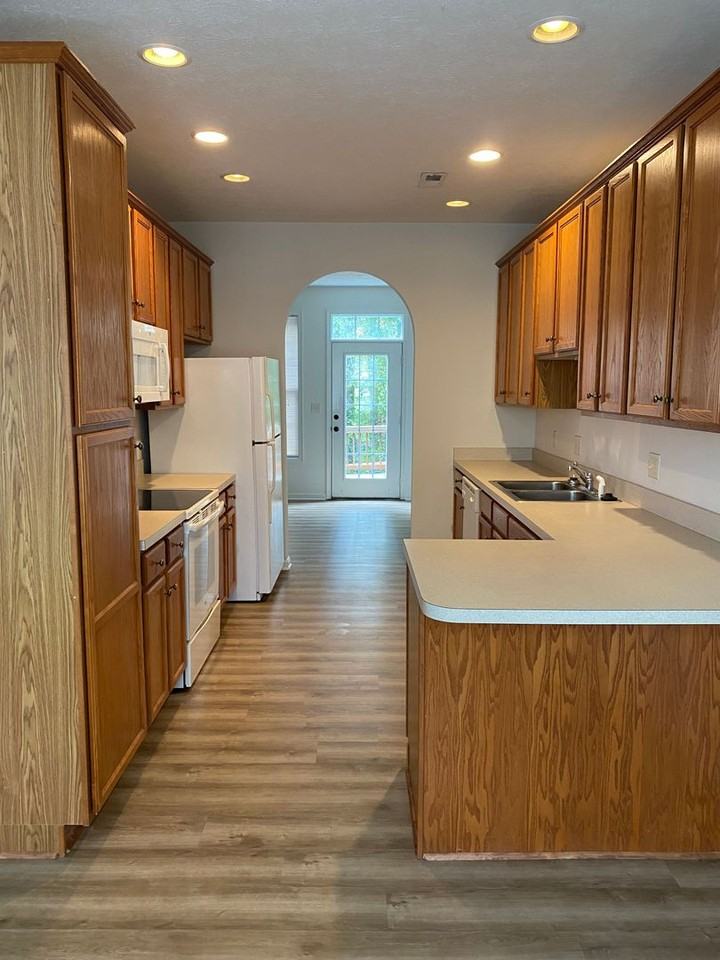 1394 Verdant Spring Ln - Photo 3 of 9