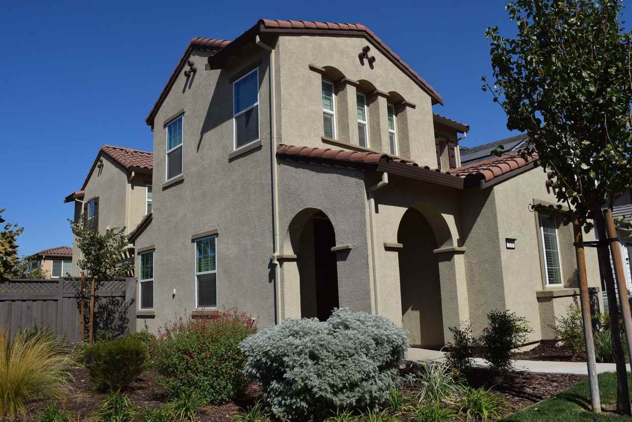 378 W Abbey Ln - Photo 2 of 16