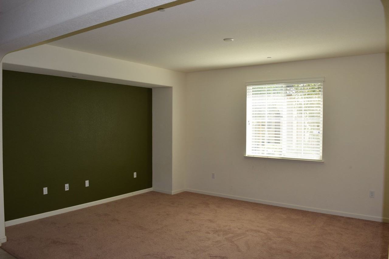 378 W Abbey Ln - Photo 4 of 16