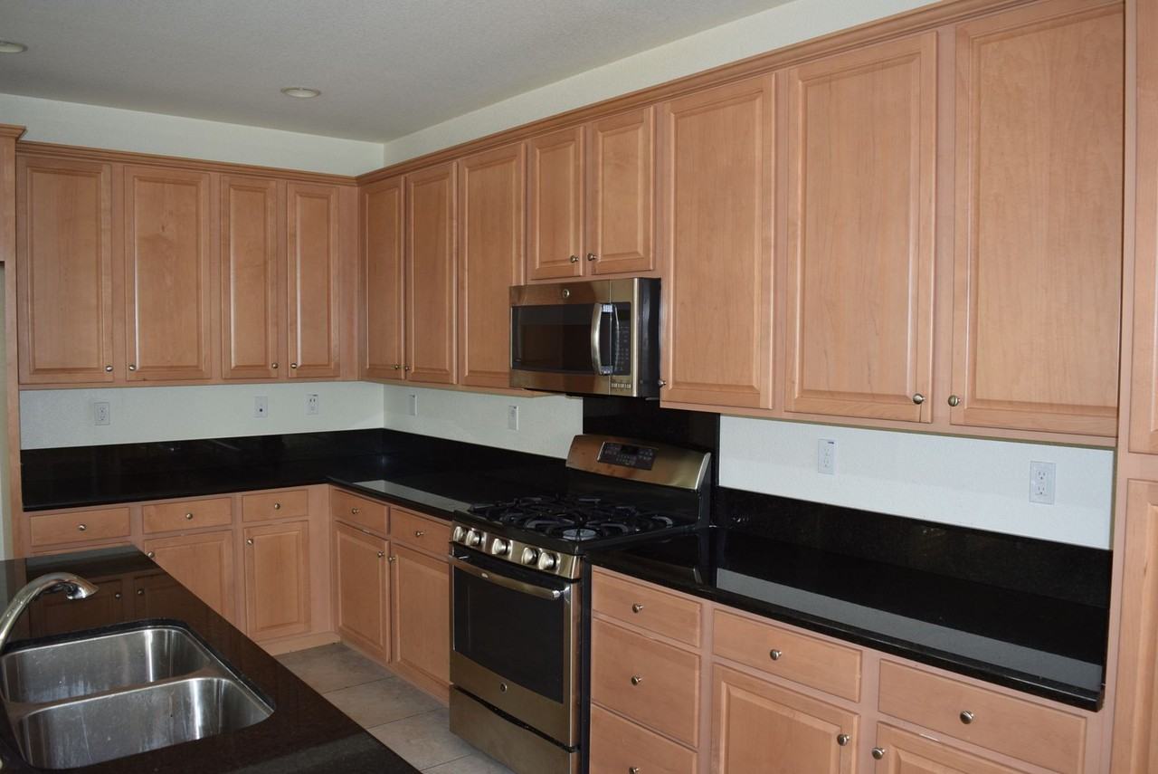 378 W Abbey Ln - Photo 5 of 16