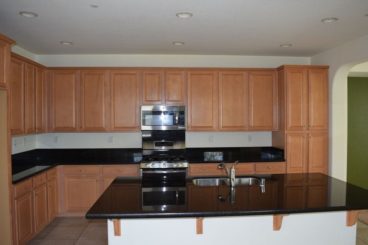 378 W Abbey Ln - Photo 6 of 16