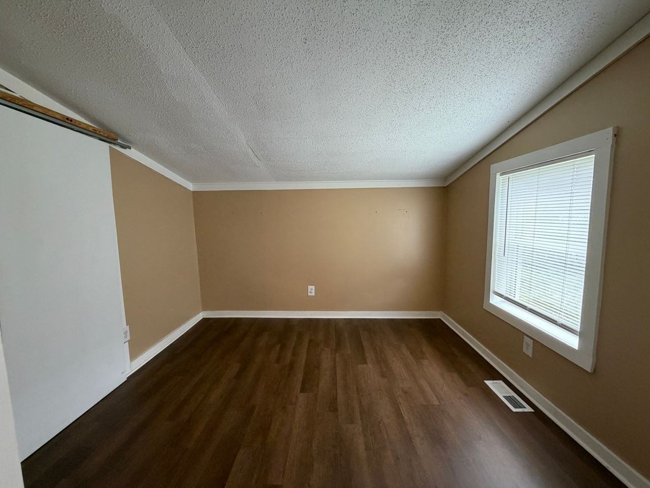 145 Church St - Photo 4 of 12