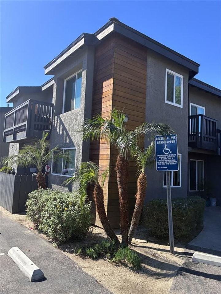 Clark Street Terrace - Photo 3 of 6