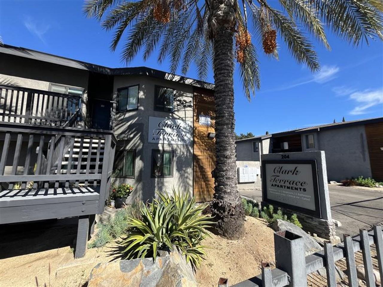 Clark Street Terrace - Photo 4 of 6