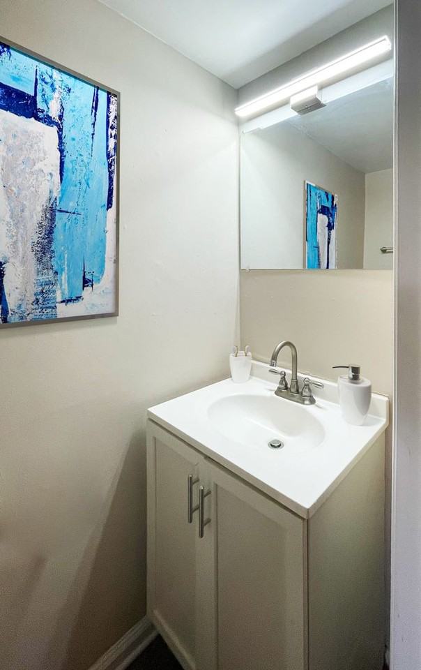 324 Walton Ferry Rd - Photo 4 of 11