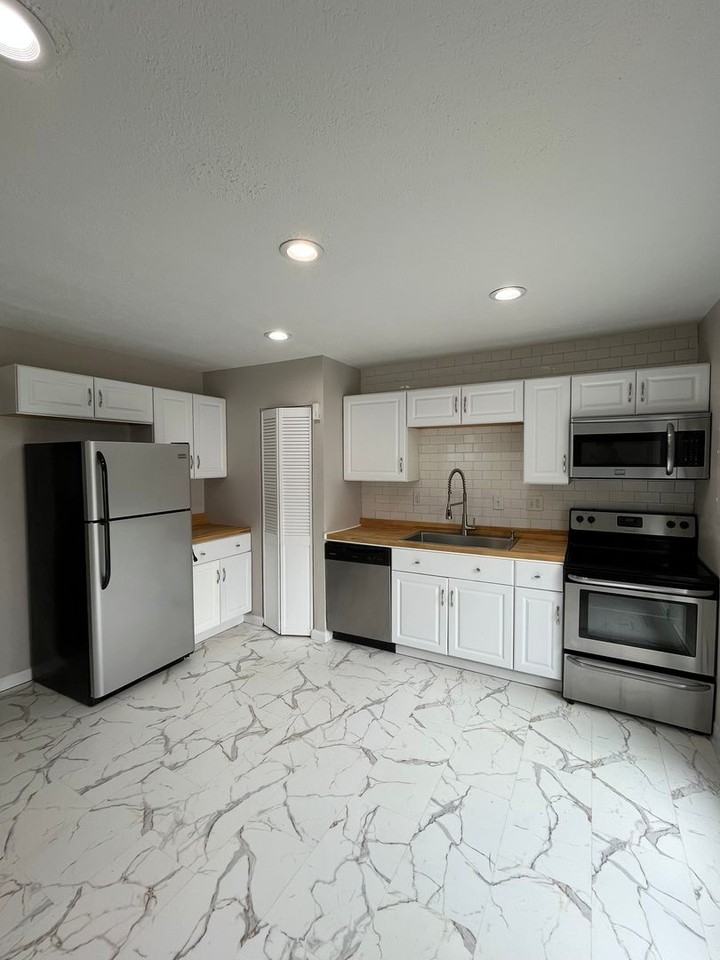 924 Northridge Rd - Photo 2 of 18