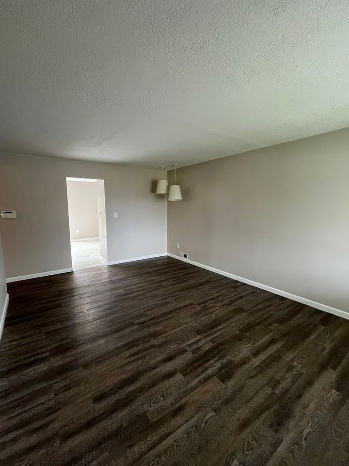 924 Northridge Rd - Photo 5 of 18