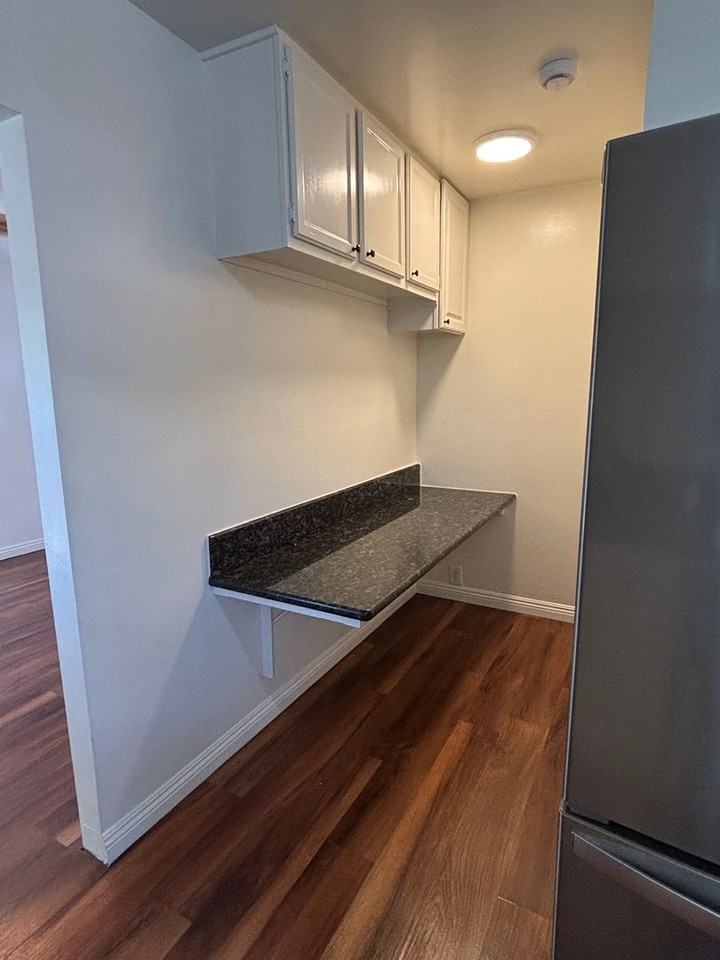 432 W 19th St - Photo 7 of 20