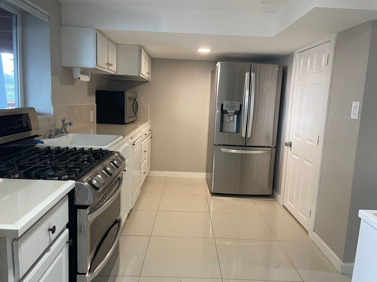 417 417 E. B St.  - 417 E. B St. #A - Photo 5 of 10