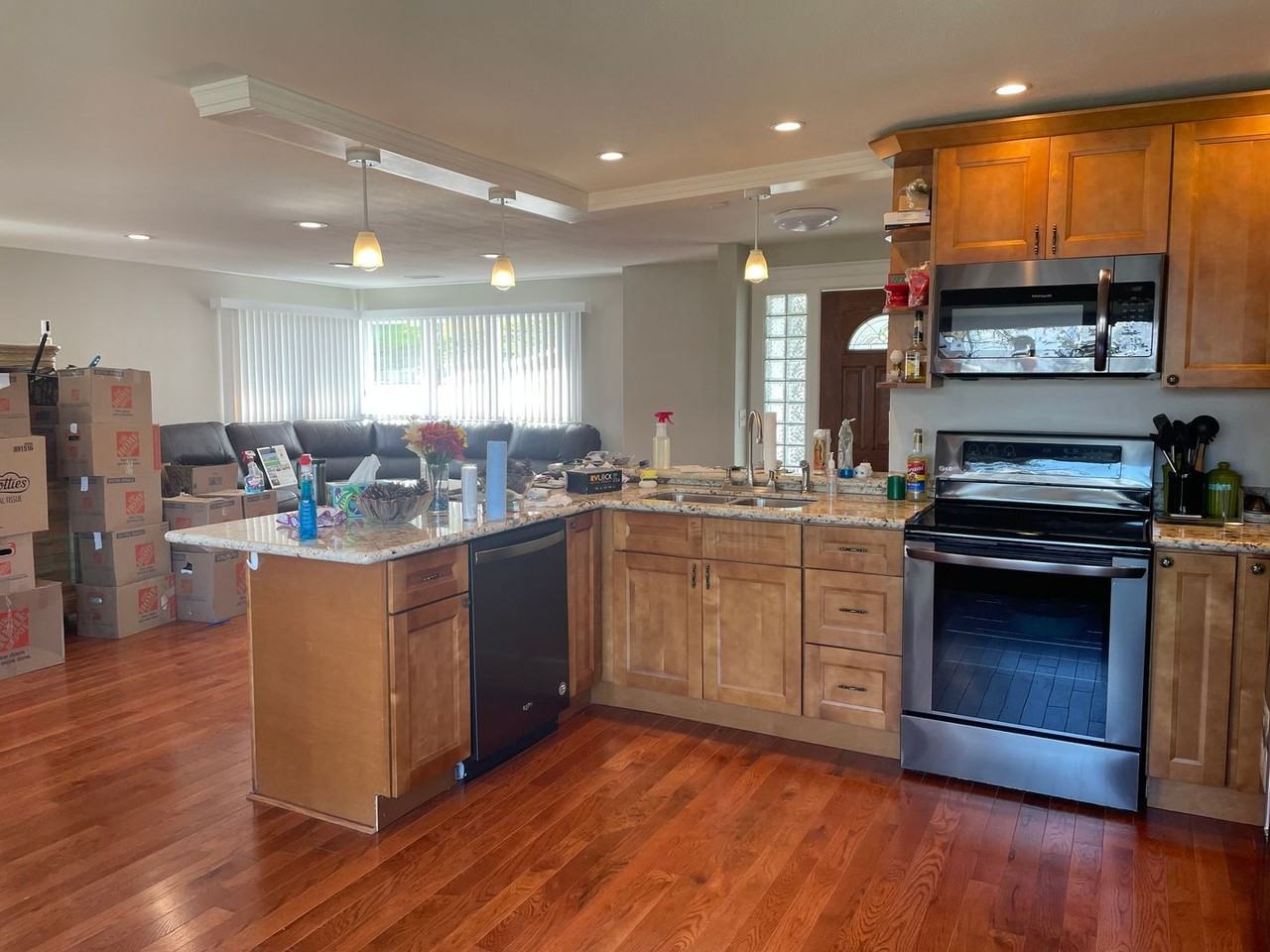 417 E B St - Photo 4 of 17