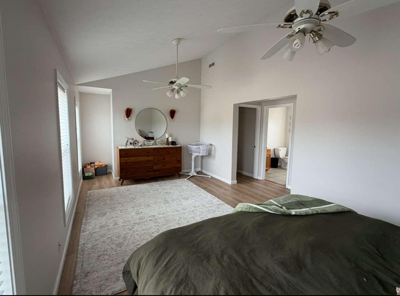 1060 Stafford Dr - Photo 7 of 18