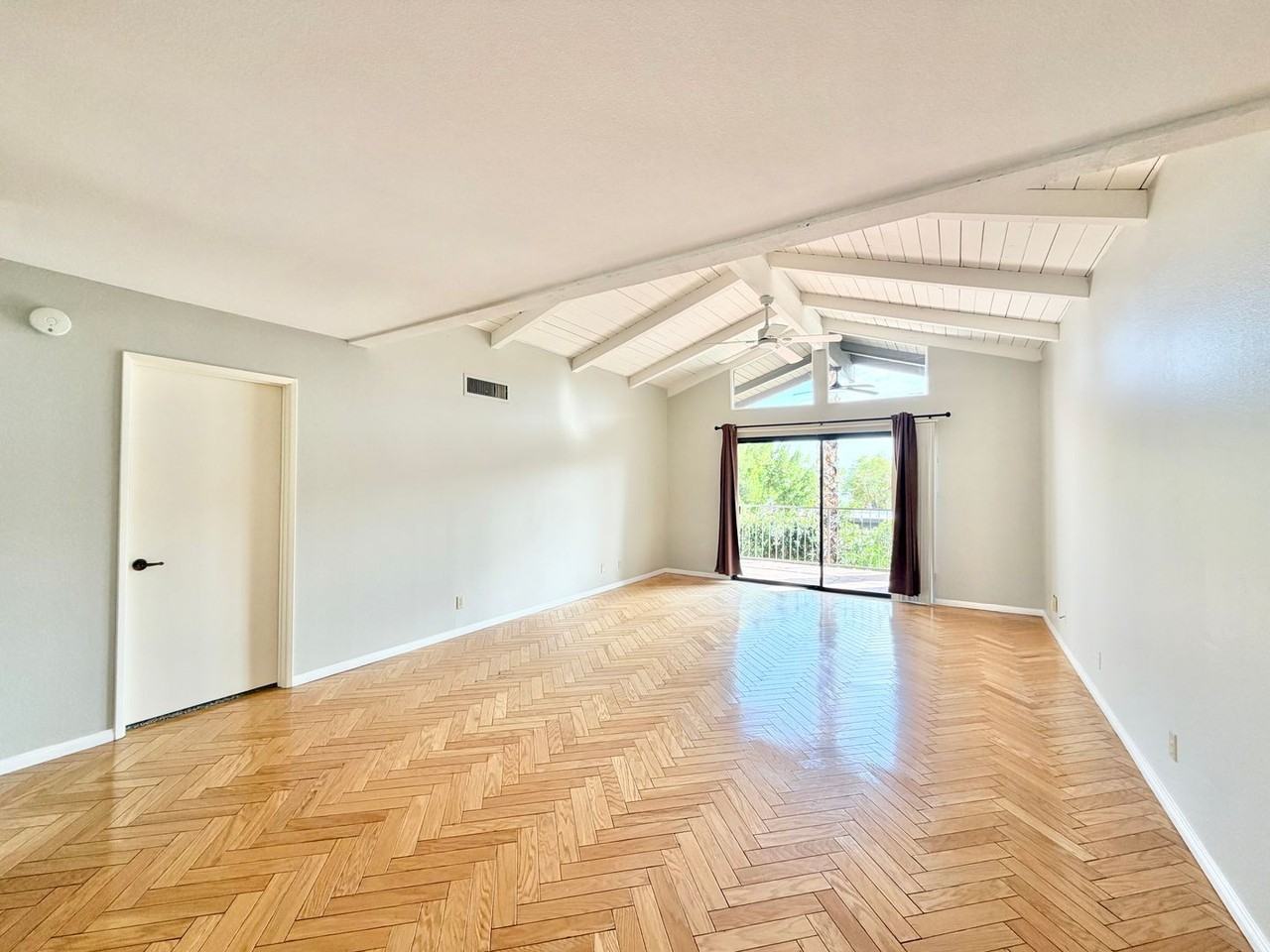 250 E San Jose Rd #65 - Photo 3 of 30