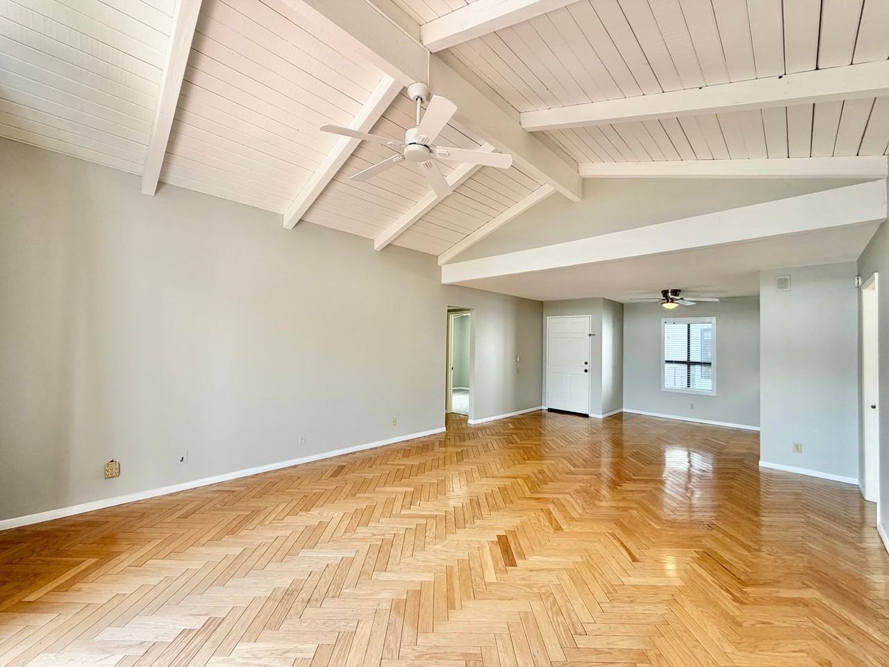 250 E San Jose Rd #65 - Photo 4 of 30