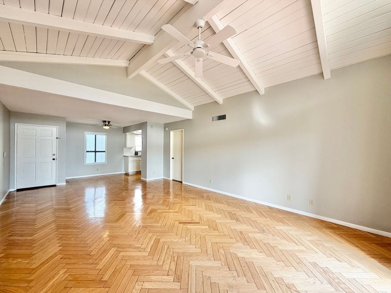 250 E San Jose Rd #65 - Photo 5 of 30