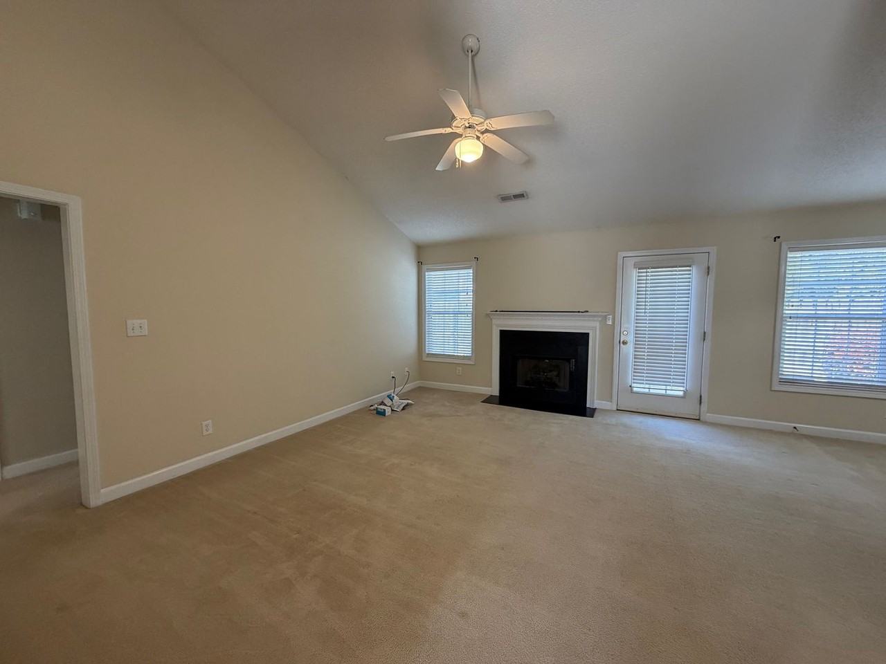 694 Huntingdon St - Photo 3 of 23